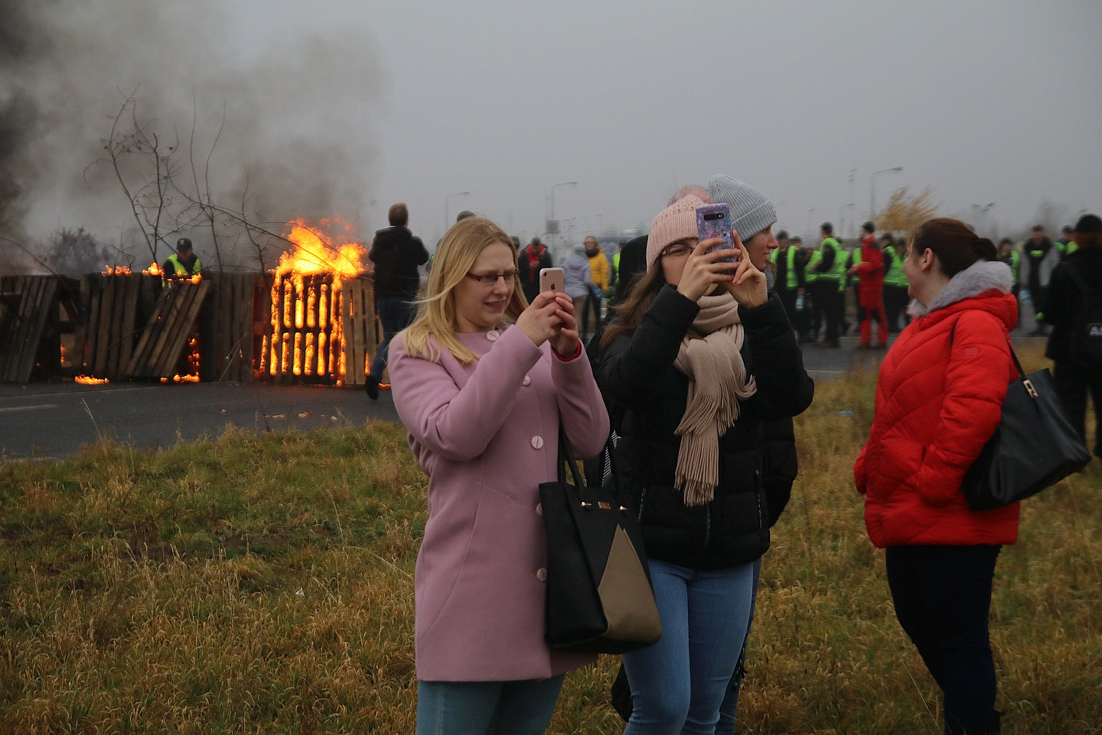 Wielkie policyjne manewry odbyły się na legnickim lotnisku