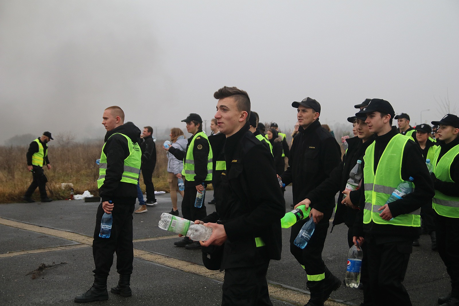 Wielkie policyjne manewry odbyły się na legnickim lotnisku