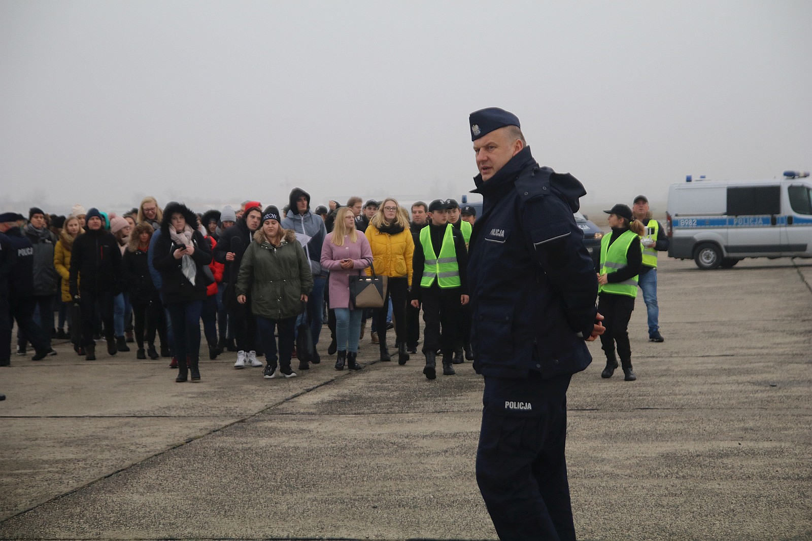 Wielkie policyjne manewry odbyły się na legnickim lotnisku