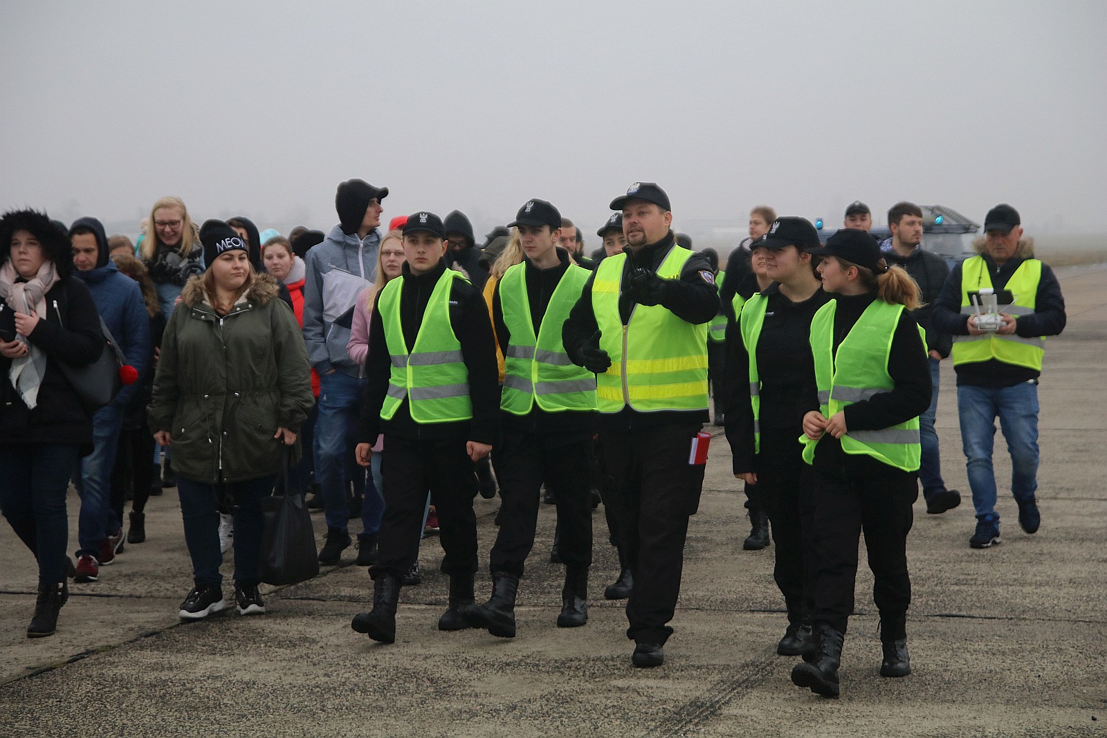 Wielkie policyjne manewry odbyły się na legnickim lotnisku