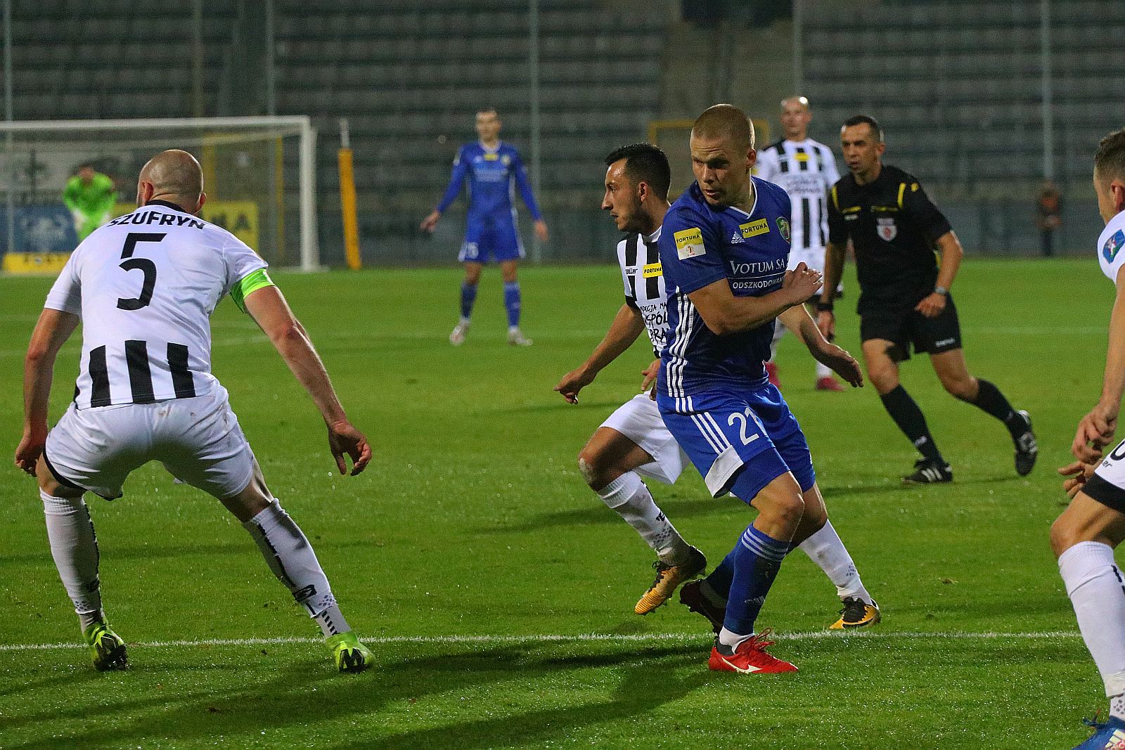 Sandecja Nowy Sącz zdobyła twierdzę Legnica       
