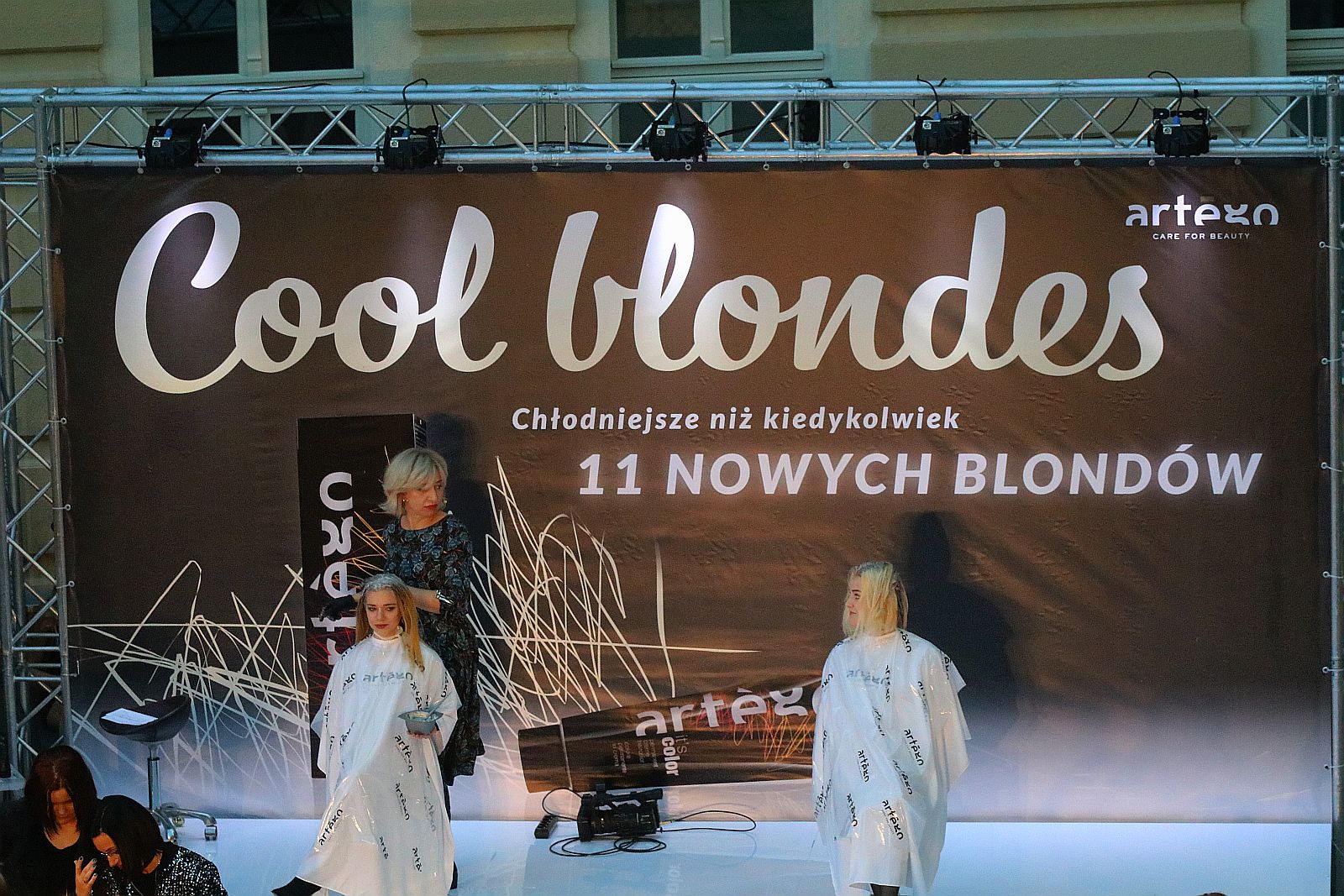 Pokaz fryzjerski Cool Blondes. 11 nowych blondów