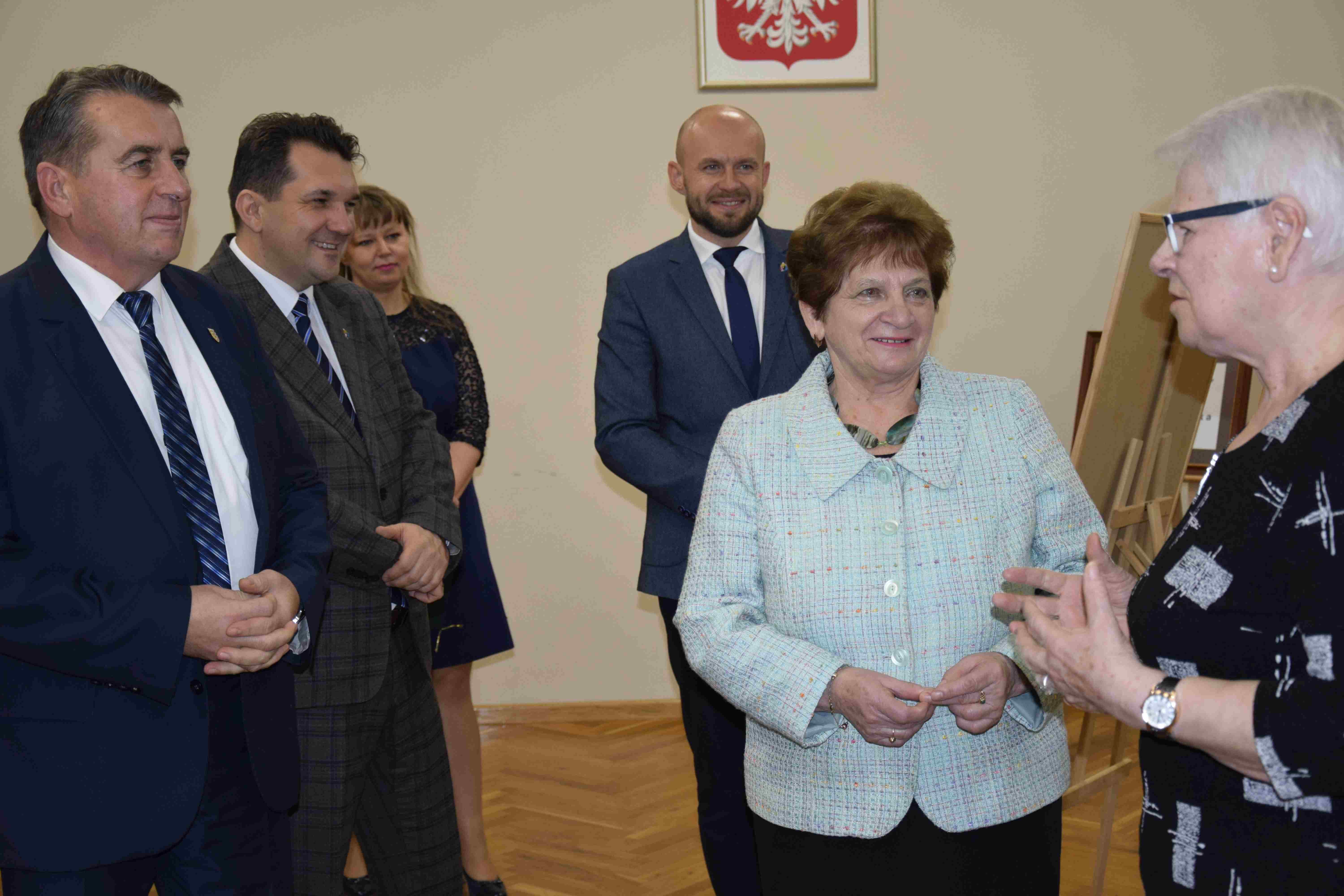 Rękodzieła Krystyny Wolskiej można zobaczyć budynku starostwa