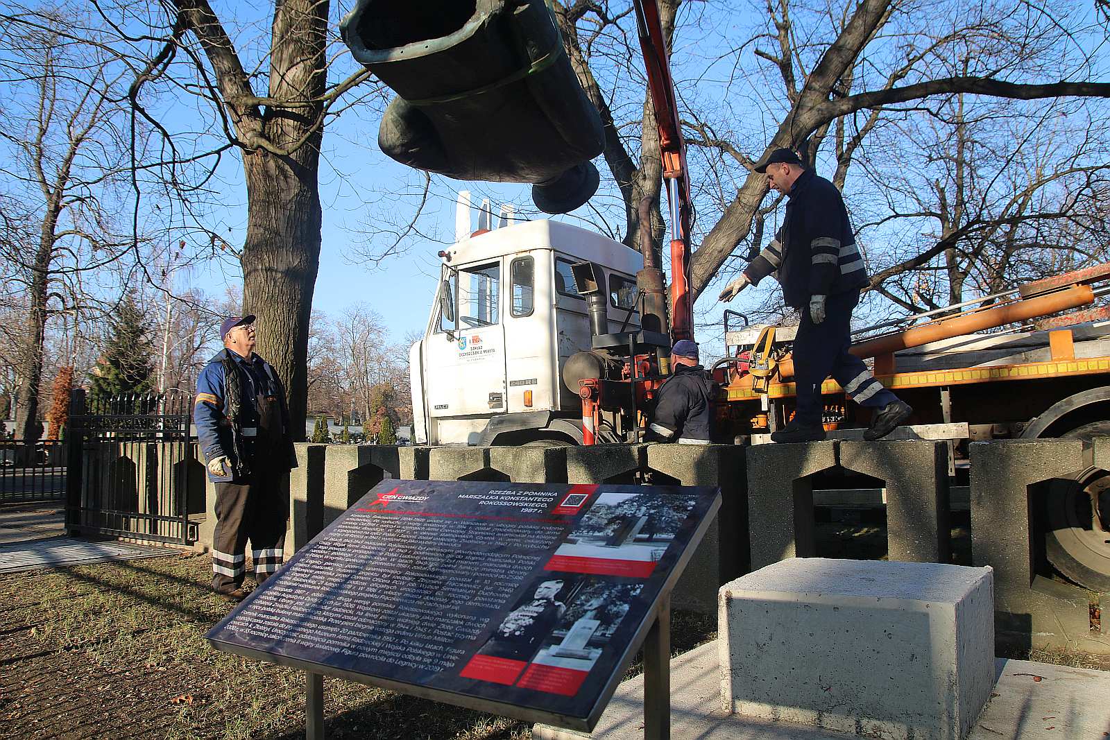 Figura marszałka Rokossowskiego już w ekspozycji muzeum