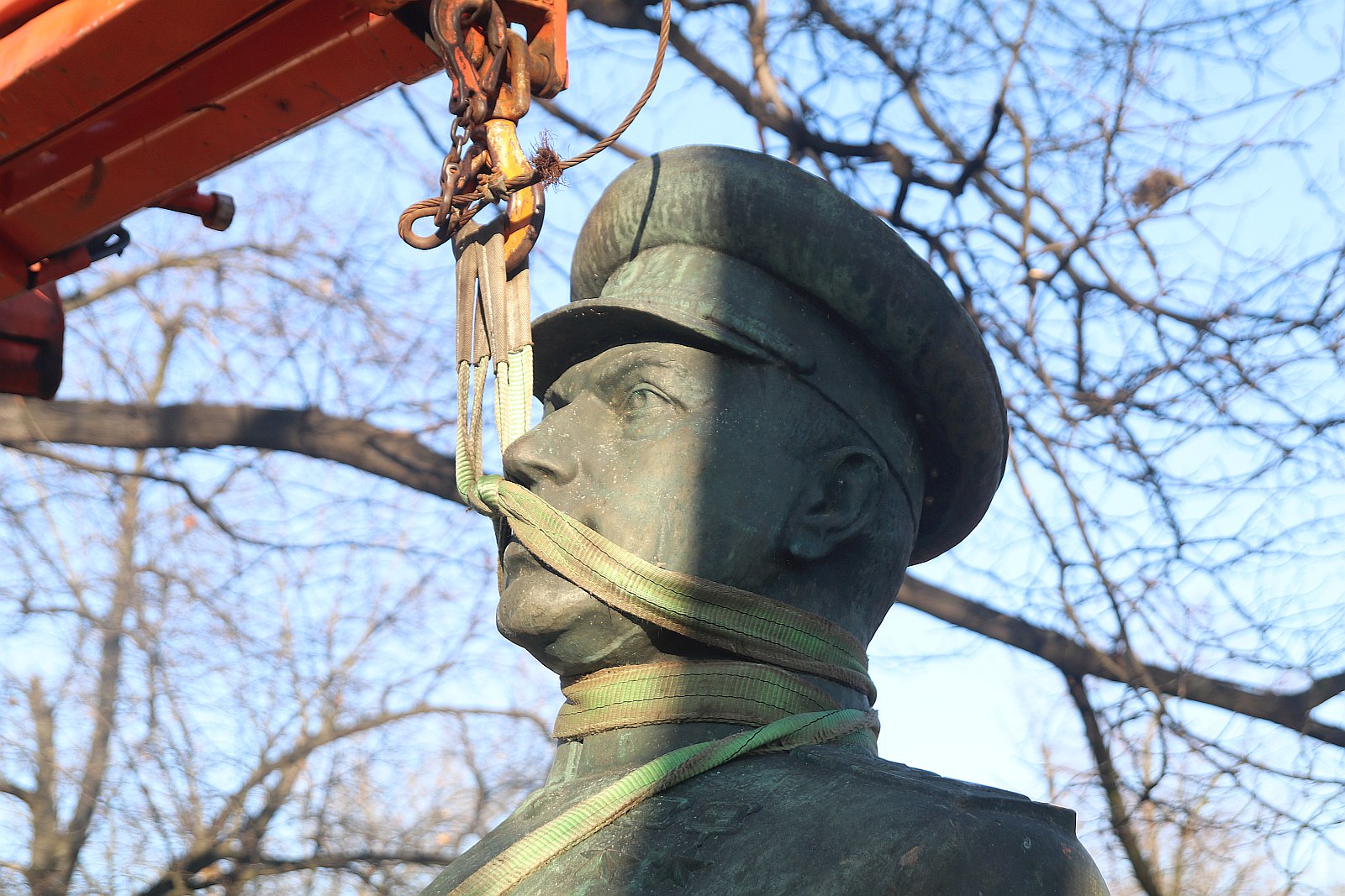 Figura marszałka Rokossowskiego już w ekspozycji muzeum