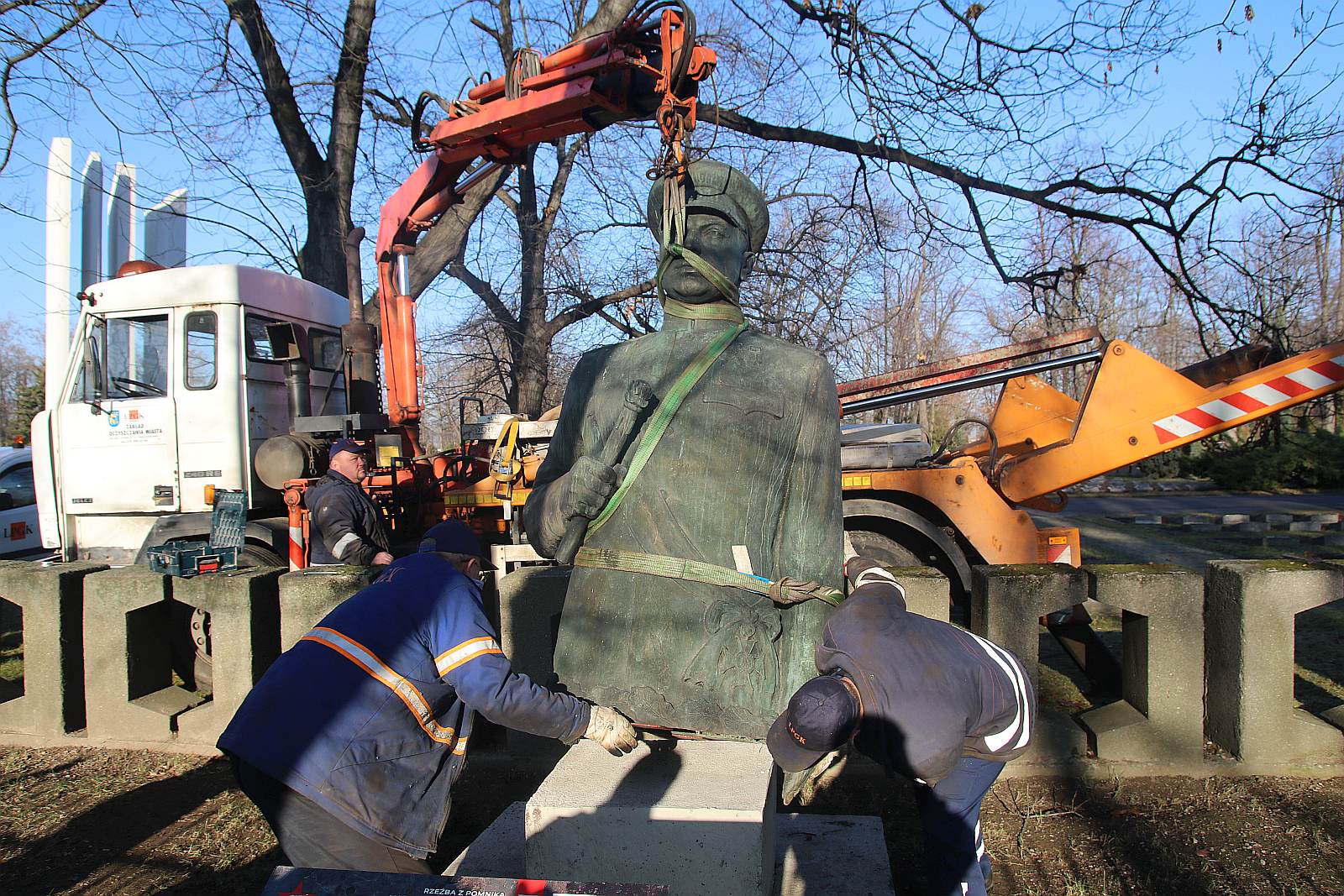 Figura marszałka Rokossowskiego już w ekspozycji muzeum