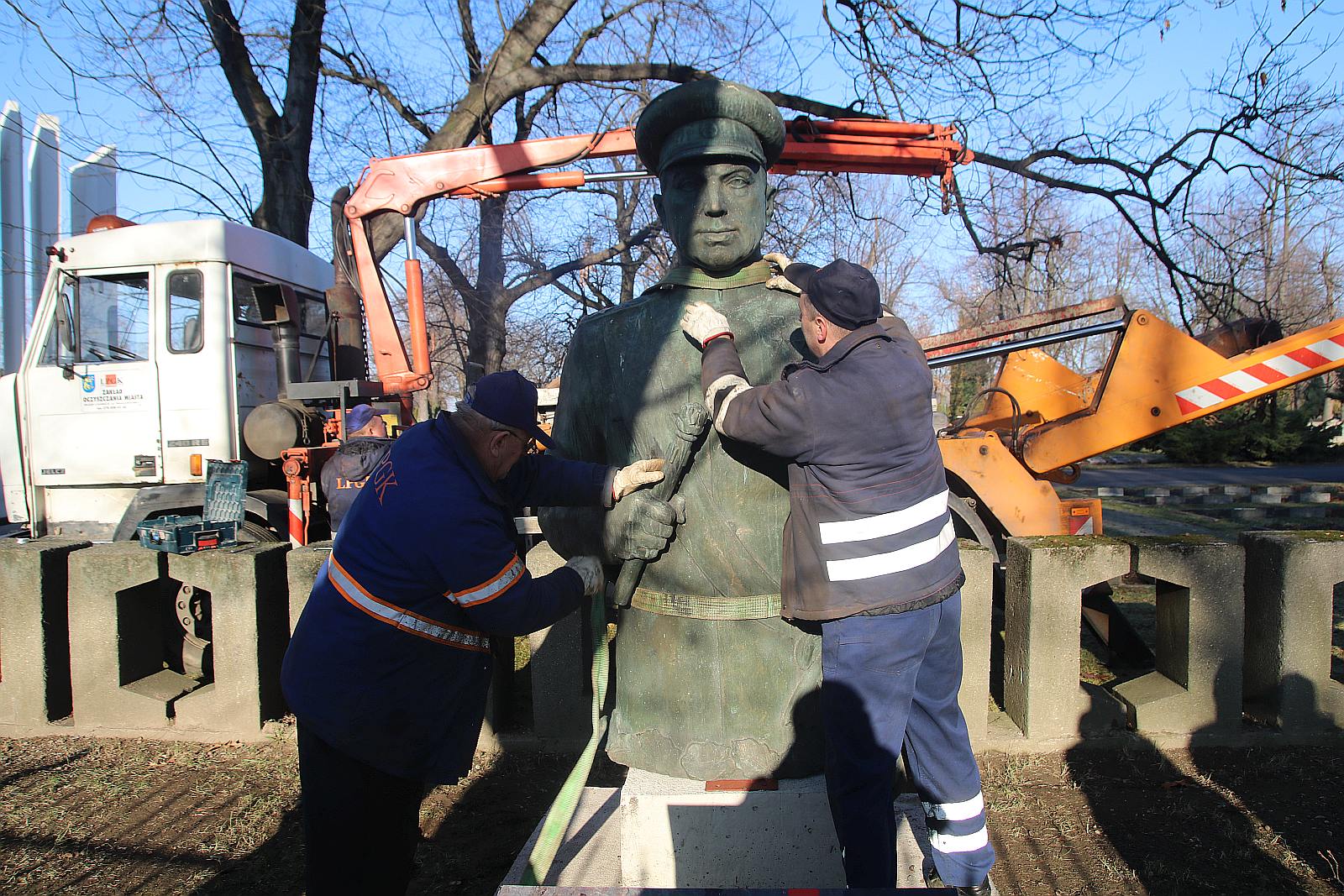 Figura marszałka Rokossowskiego już w ekspozycji muzeum
