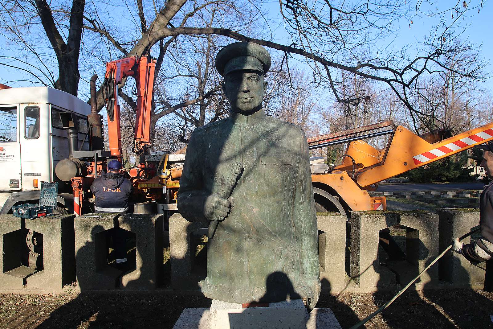Figura marszałka Rokossowskiego już w ekspozycji muzeum