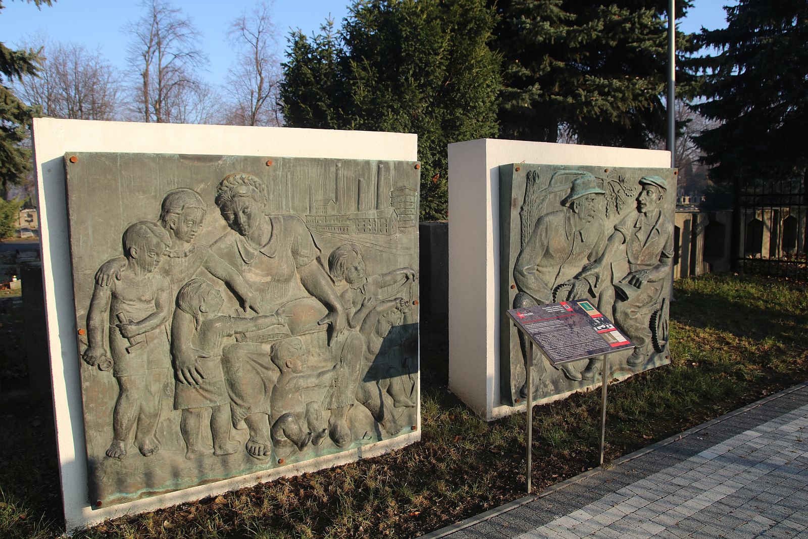 Figura marszałka Rokossowskiego już w ekspozycji muzeum