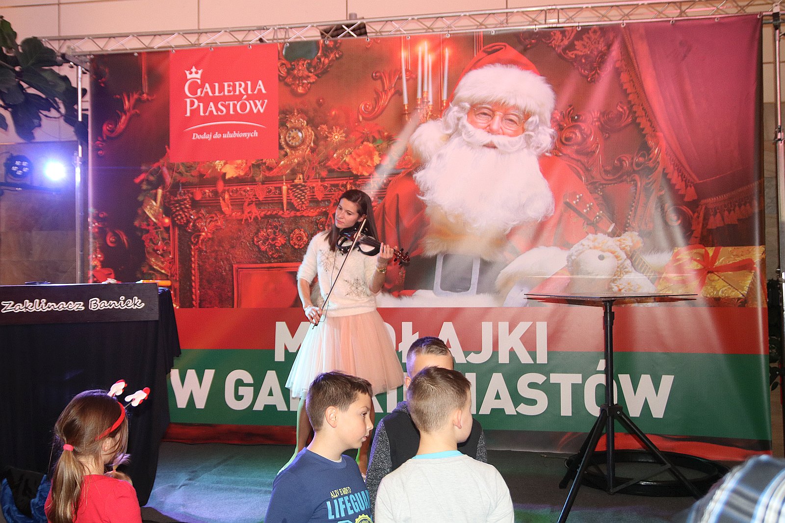 Święty Mikołaj odwiedził dzieci w Galerii Piastów