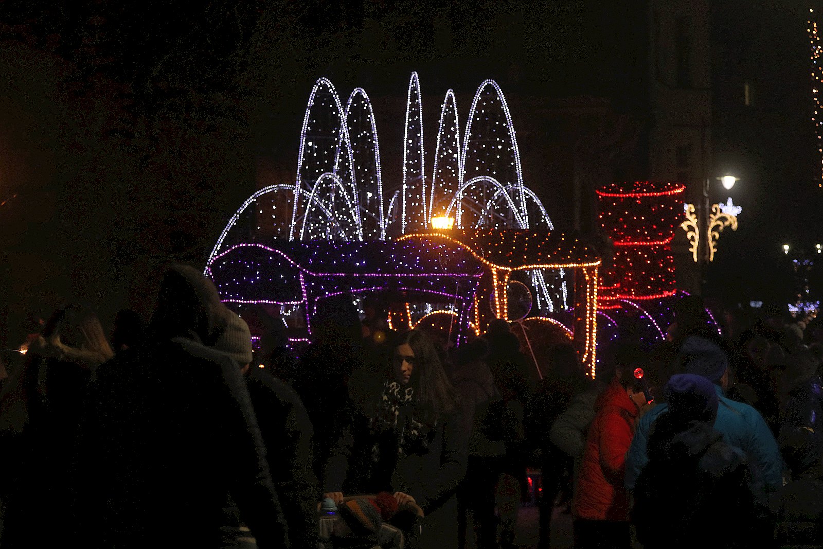 Tłumy legniczan na inauguracji świątecznego oświetlenia