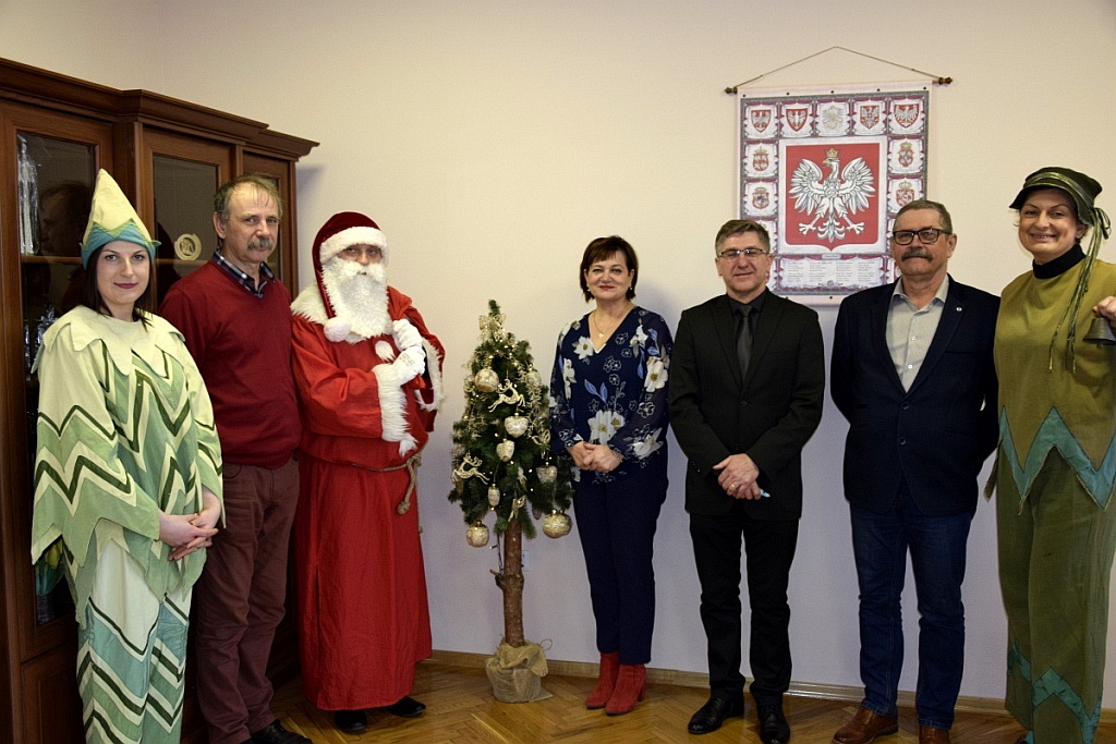 Był Święty Mikołaj, są ubrane choinki. Święta coraz bliżej