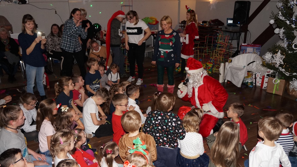 Święty Mikołaj zakończył wizytę w gminie Kunice