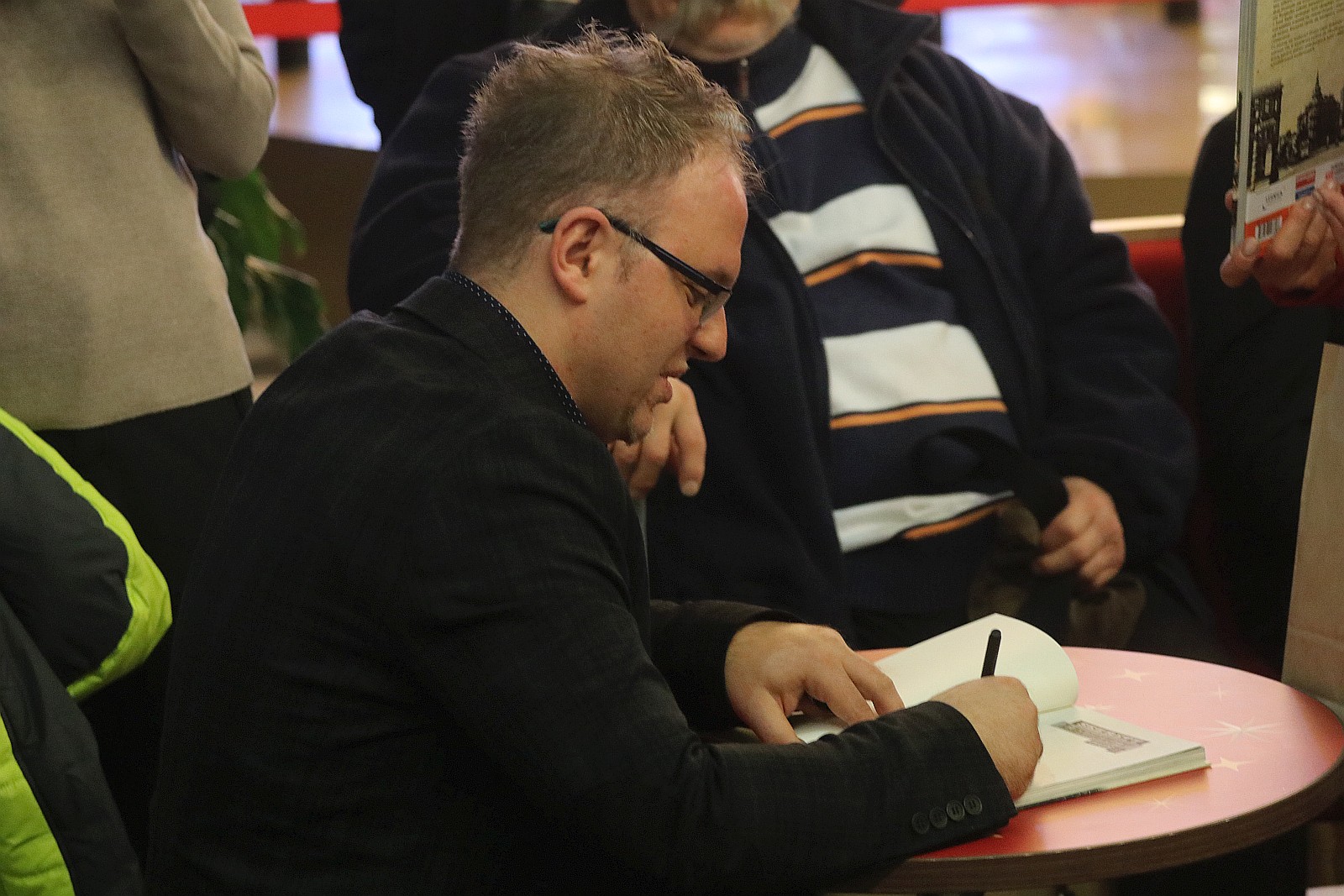 „Sekrety Legnicy” rozchwytywane jak ciepłe bułeczki