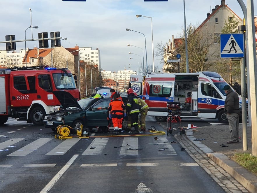 Trzy osoby ranne w wypadku na Wrocławskiej. Sprawca pijany