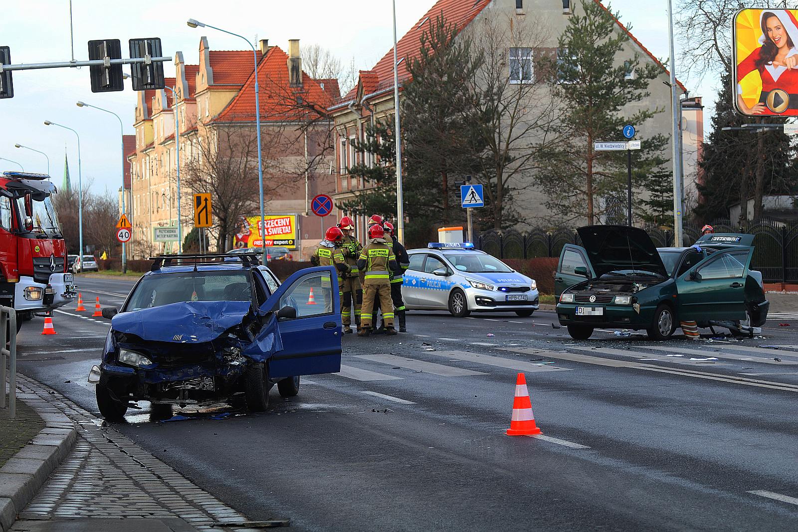 Trzy osoby ranne w wypadku na Wrocławskiej. Sprawca pijany