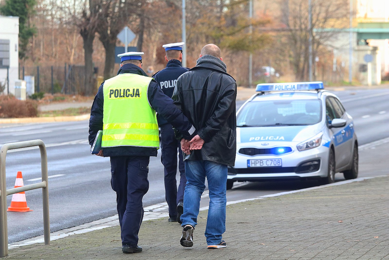 Trzy osoby ranne w wypadku na Wrocławskiej. Sprawca pijany