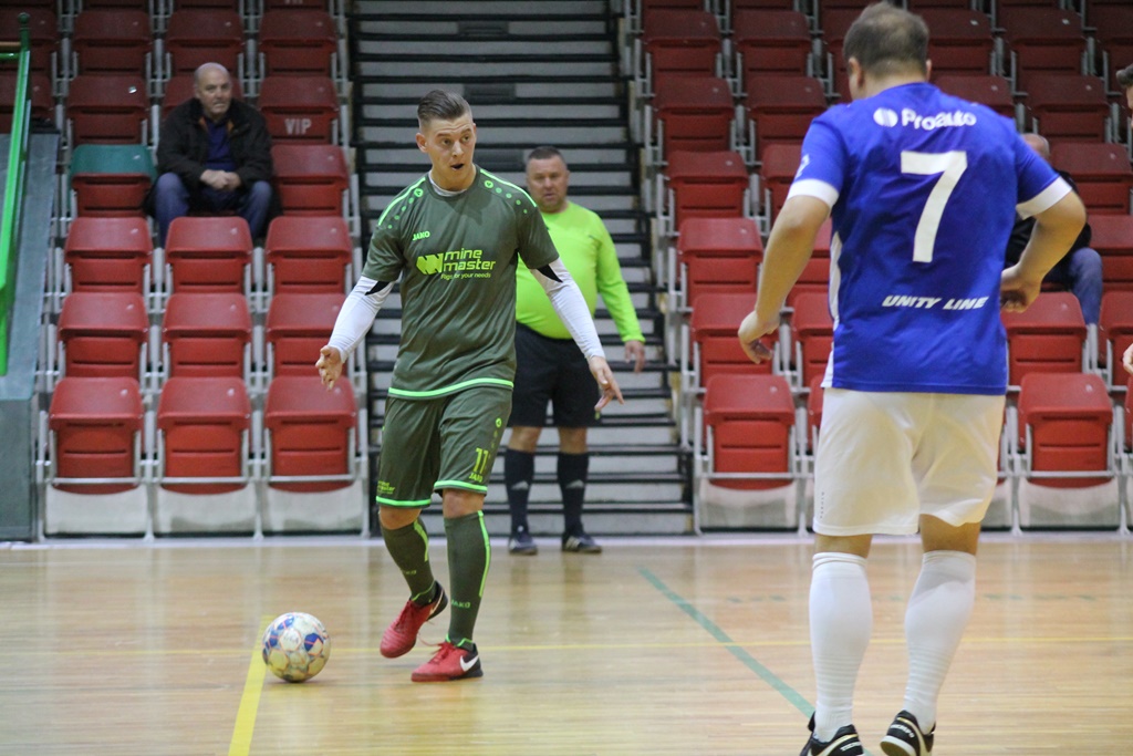 Legnicka Liga Halowa: Wielka czwórka nadal na prowadzeniu