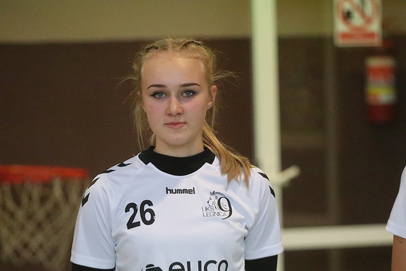 Wręczenie złotych medali dla dziewczyn z UKS Dziewiątki Legnica