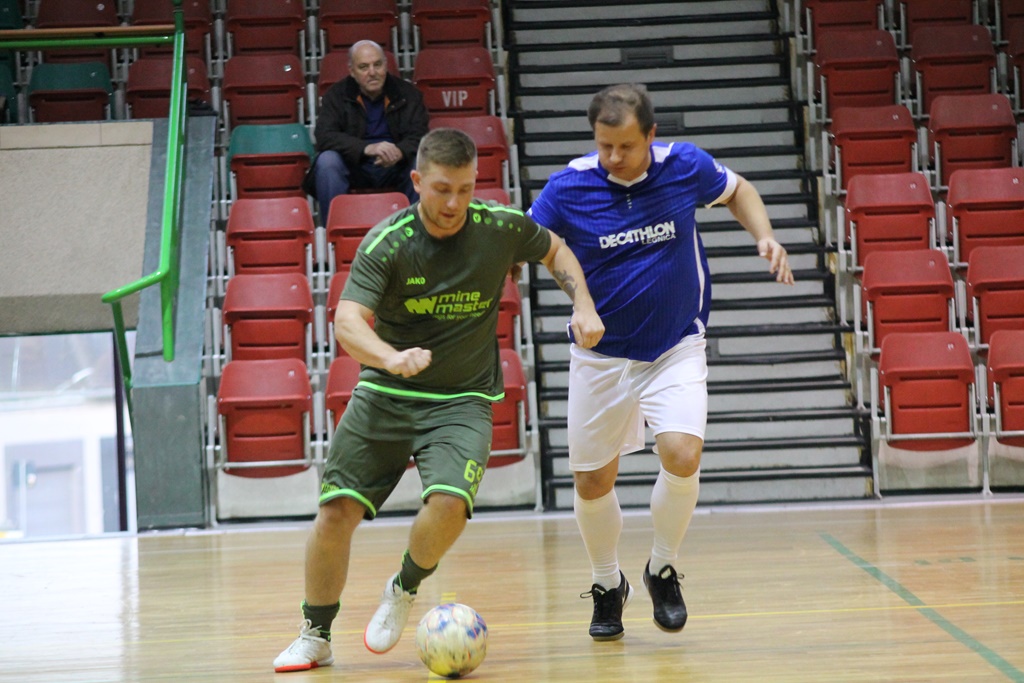 Legnicka Liga Halowa: Wielka czwórka nadal na prowadzeniu