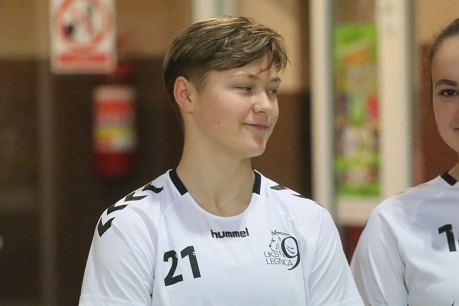 Wręczenie złotych medali dla dziewczyn z UKS Dziewiątki Legnica