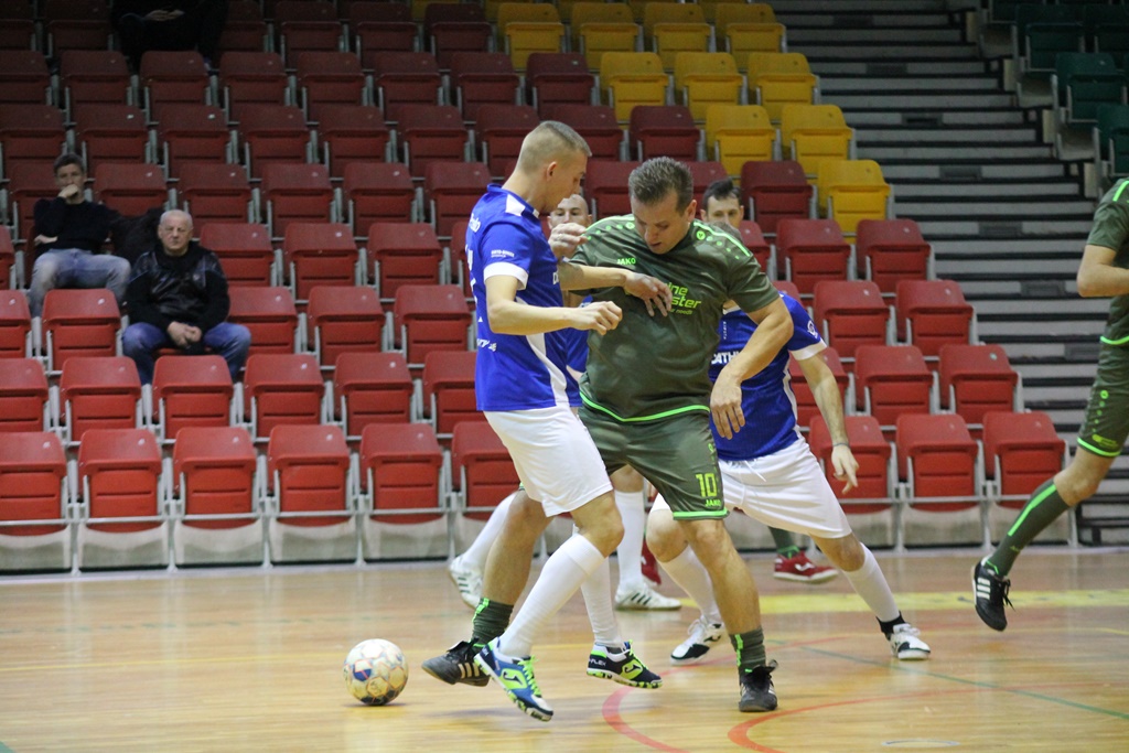 Legnicka Liga Halowa: Wielka czwórka nadal na prowadzeniu