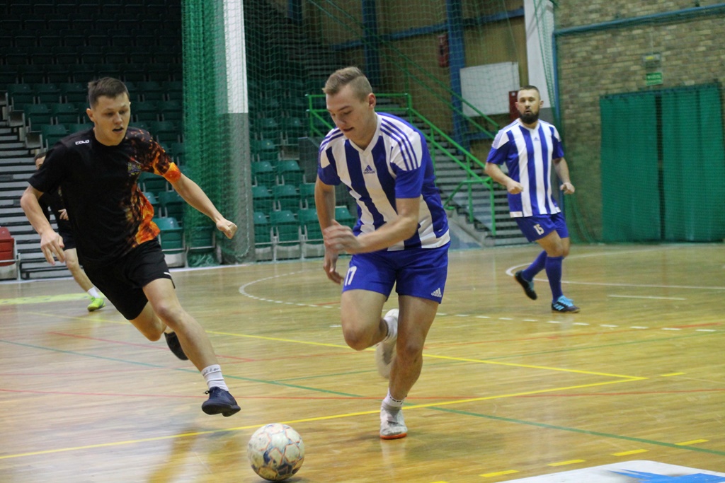 Legnicka Liga Halowa: Wielka czwórka nadal na prowadzeniu
