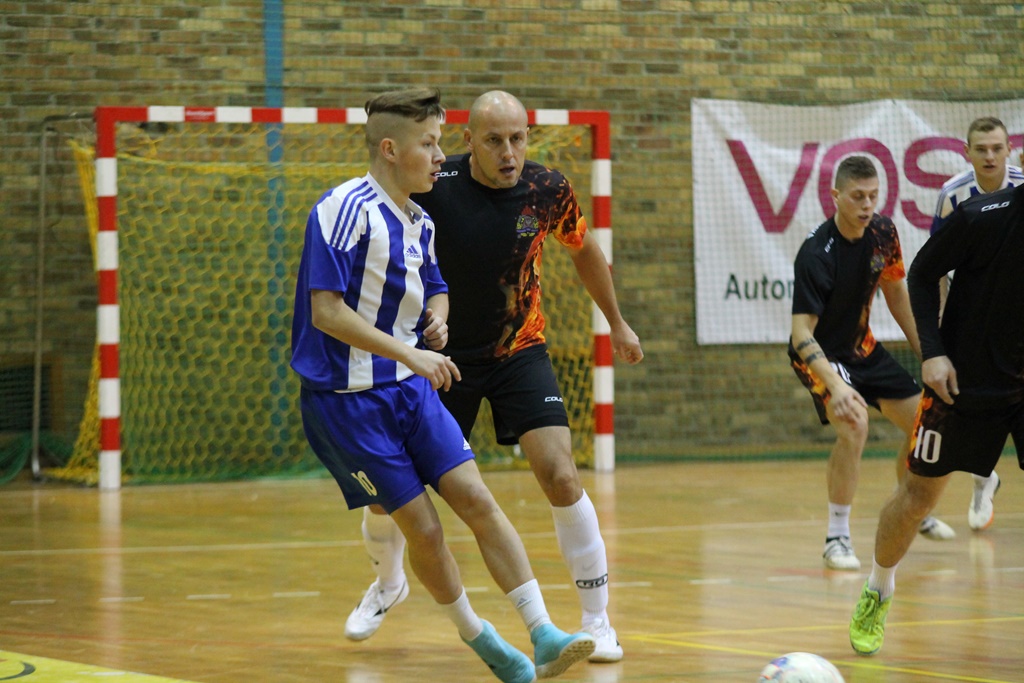 Legnicka Liga Halowa: Wielka czwórka nadal na prowadzeniu