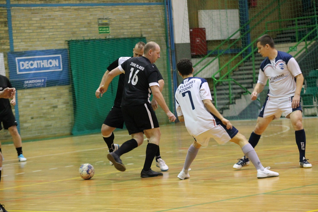 Legnicka Liga Halowa: Wielka czwórka nadal na prowadzeniu
