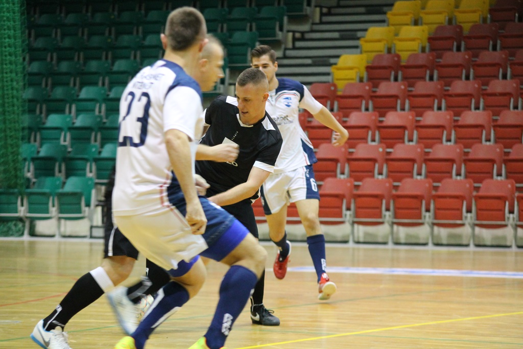 Legnicka Liga Halowa: Wielka czwórka nadal na prowadzeniu