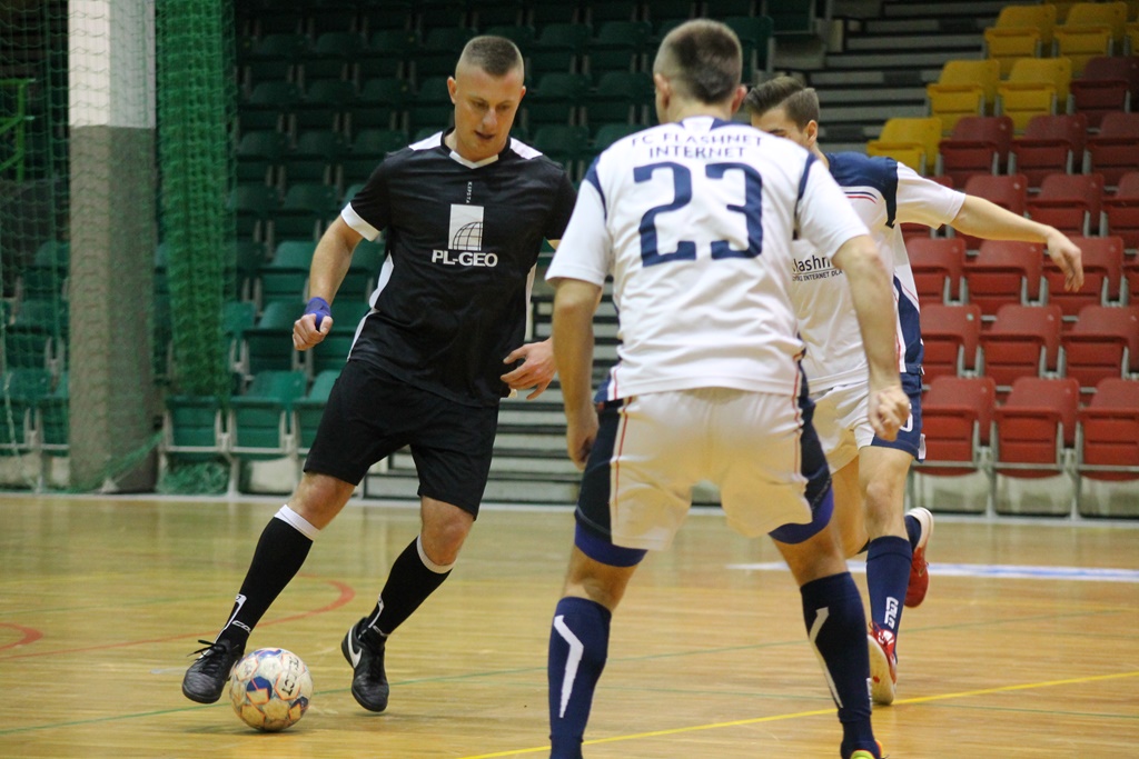 Legnicka Liga Halowa: Wielka czwórka nadal na prowadzeniu