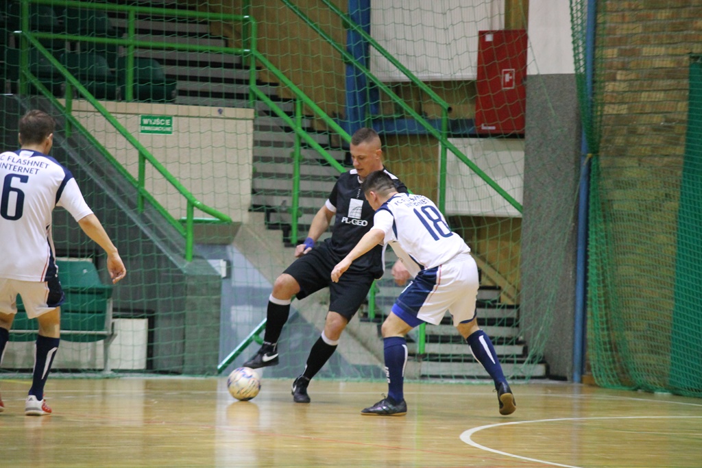 Legnicka Liga Halowa: Wielka czwórka nadal na prowadzeniu