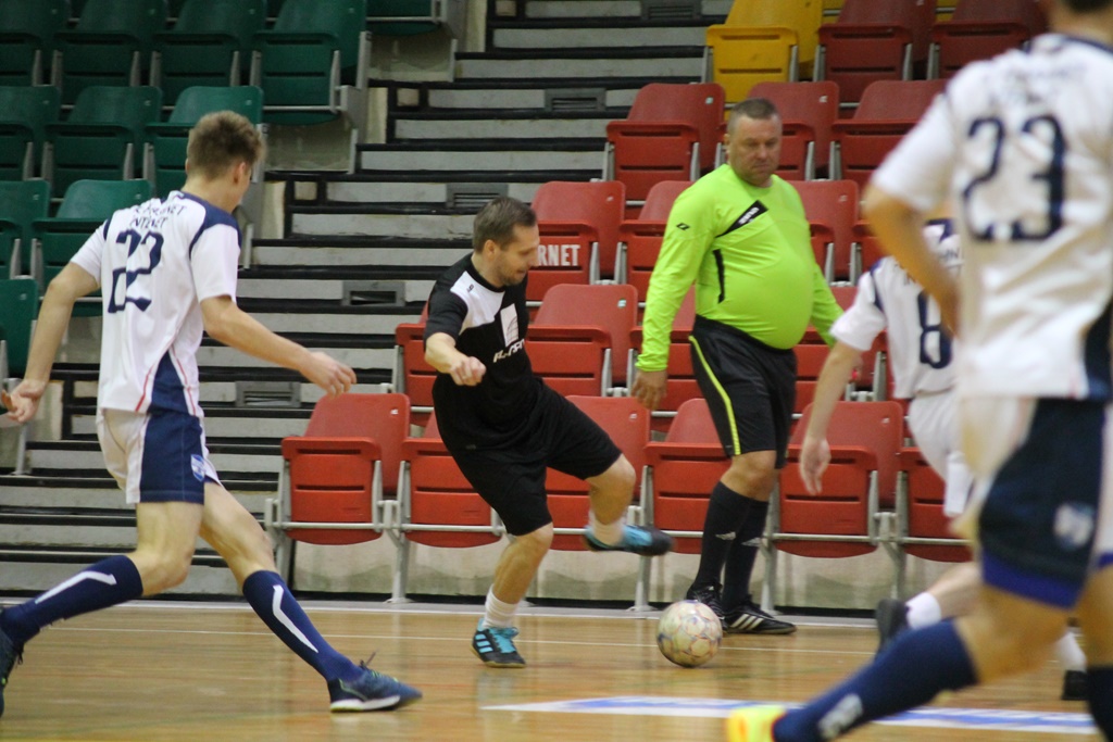 Legnicka Liga Halowa: Wielka czwórka nadal na prowadzeniu