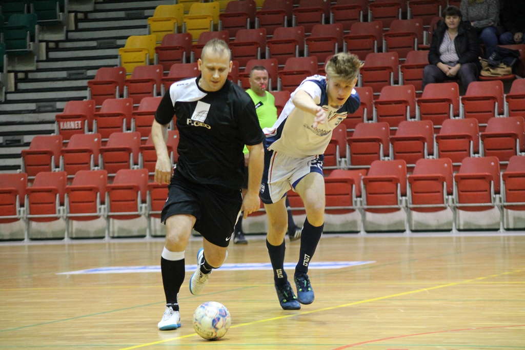 Legnicka Liga Halowa: Wielka czwórka nadal na prowadzeniu