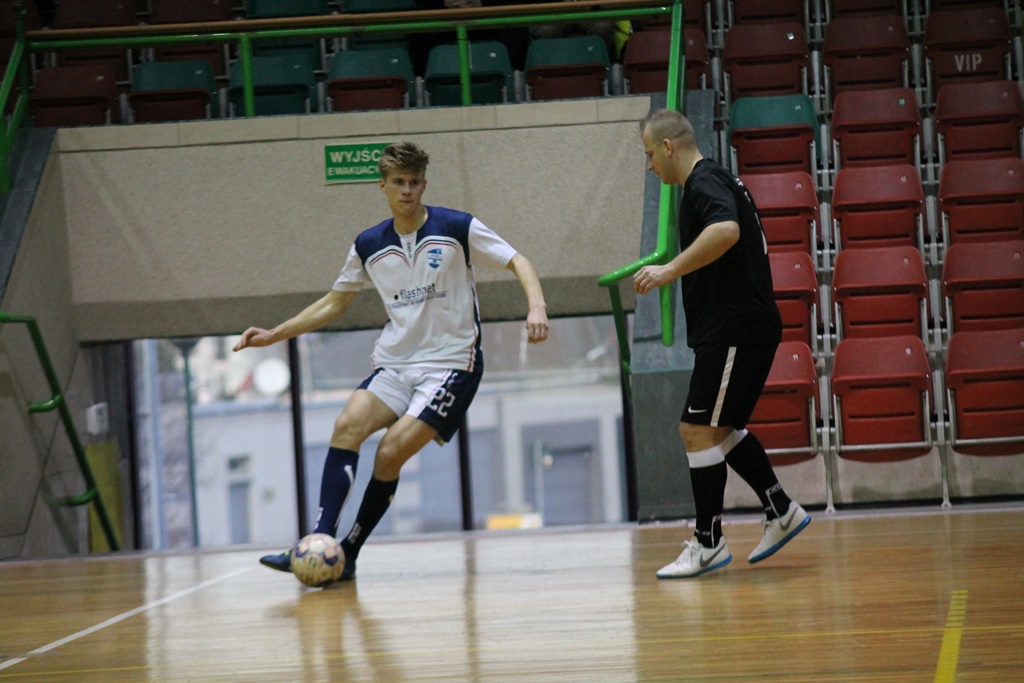 Legnicka Liga Halowa: Wielka czwórka nadal na prowadzeniu