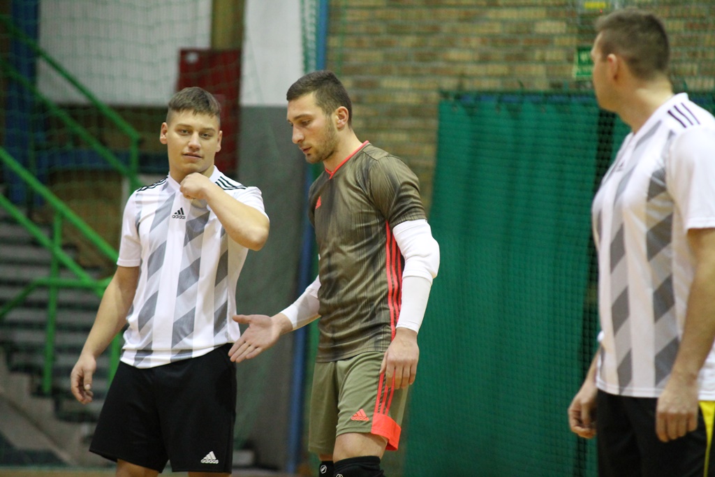Legnicka Liga Halowa: Wielka czwórka nadal na prowadzeniu