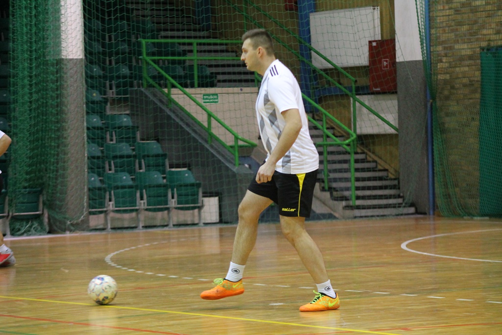 Legnicka Liga Halowa: Wielka czwórka nadal na prowadzeniu