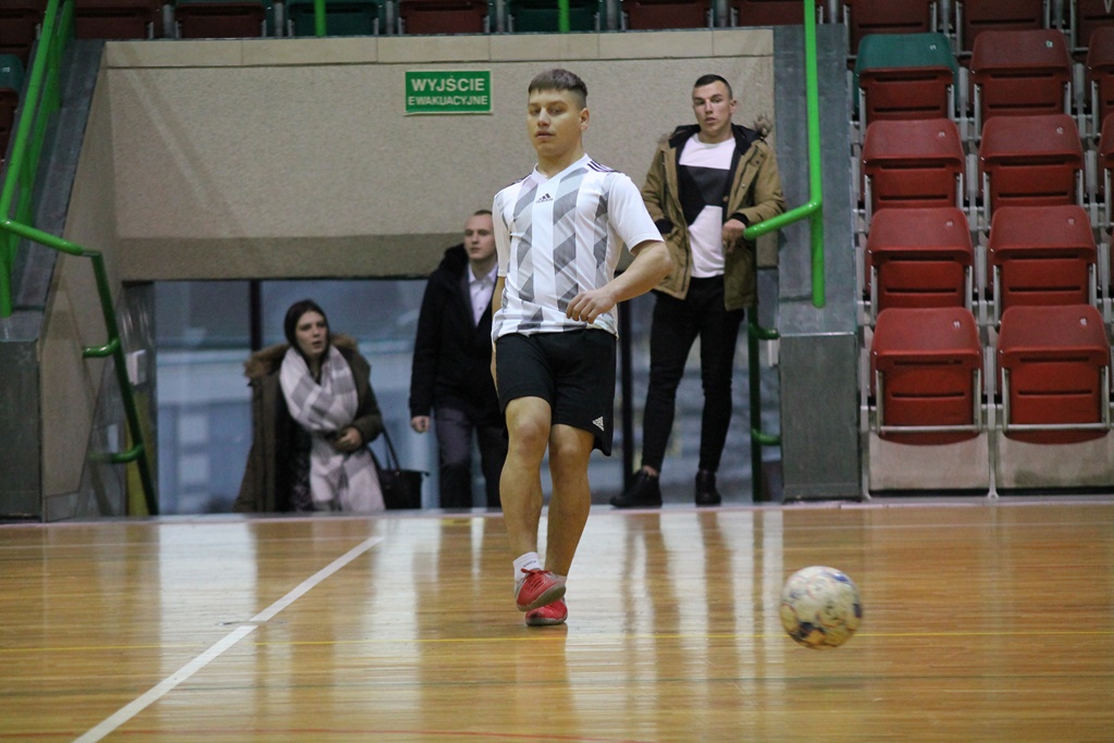Legnicka Liga Halowa: Wielka czwórka nadal na prowadzeniu