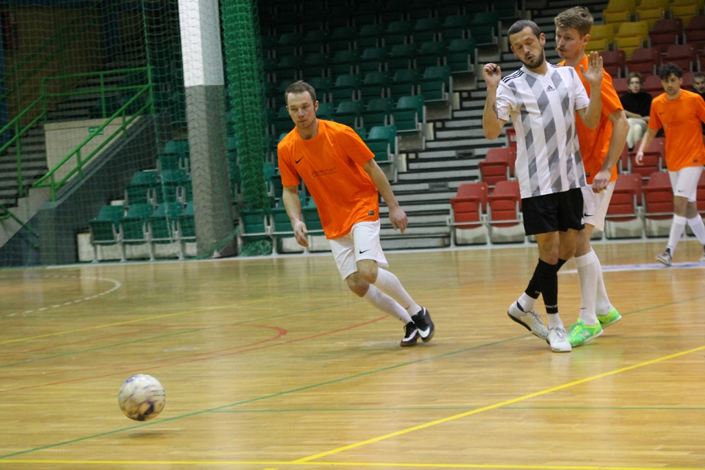 Legnicka Liga Halowa: Wielka czwórka nadal na prowadzeniu