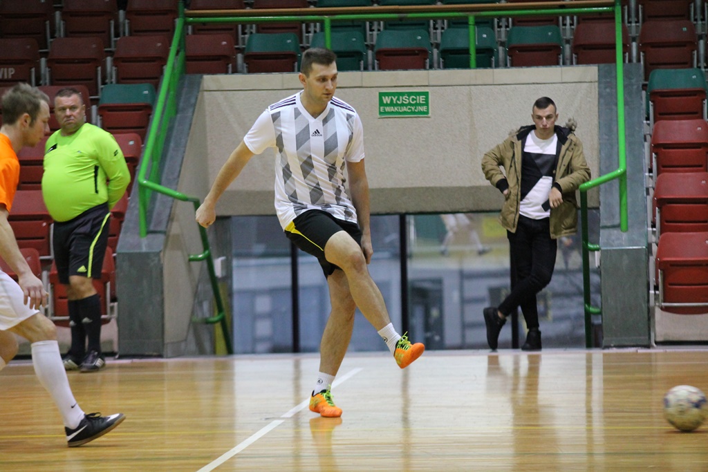 Legnicka Liga Halowa: Wielka czwórka nadal na prowadzeniu