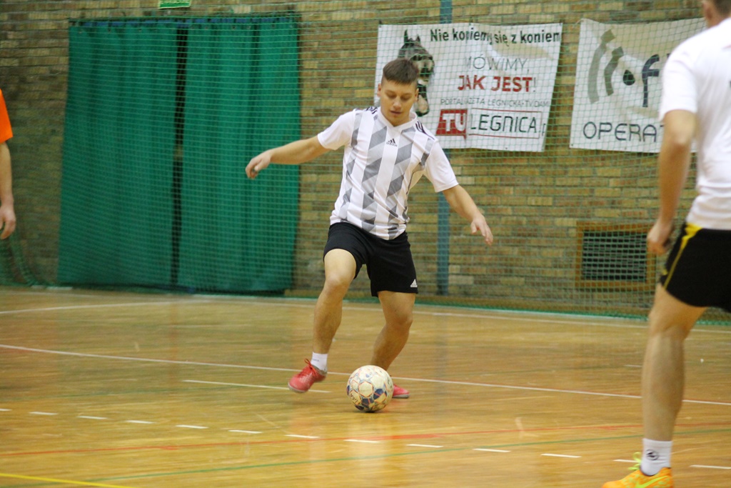 Legnicka Liga Halowa: Wielka czwórka nadal na prowadzeniu