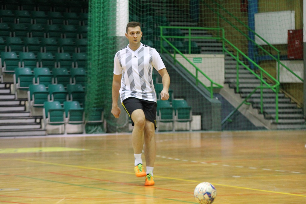 Legnicka Liga Halowa: Wielka czwórka nadal na prowadzeniu