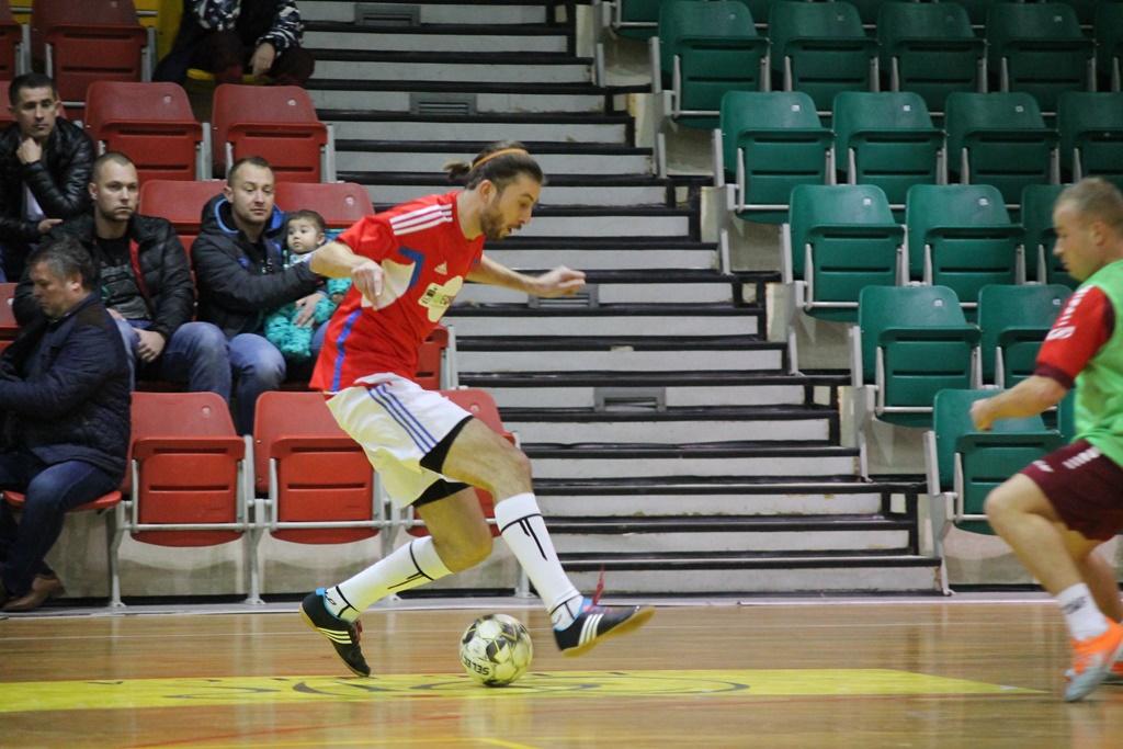 Legnicka Liga Halowa: Wielka czwórka nadal na prowadzeniu