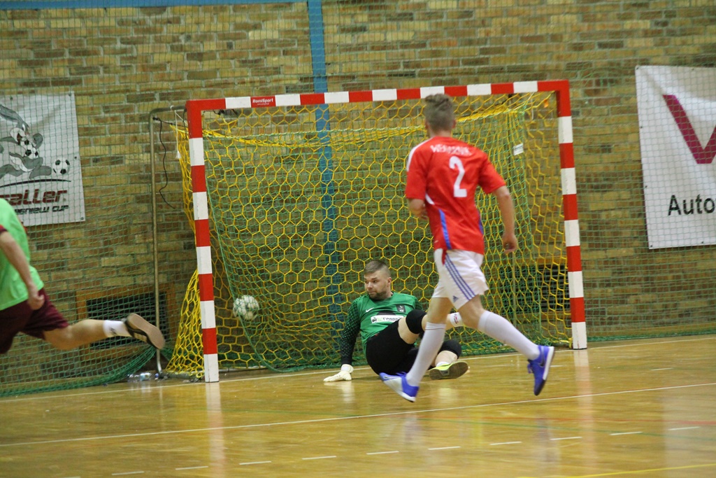 Legnicka Liga Halowa: Wielka czwórka nadal na prowadzeniu