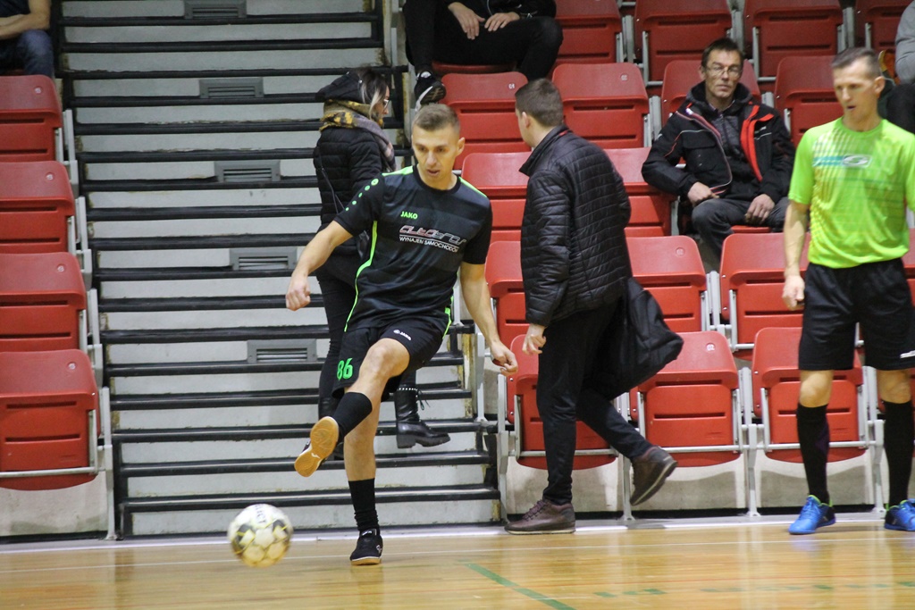 Legnicka Liga Halowa: Wielka czwórka nadal na prowadzeniu