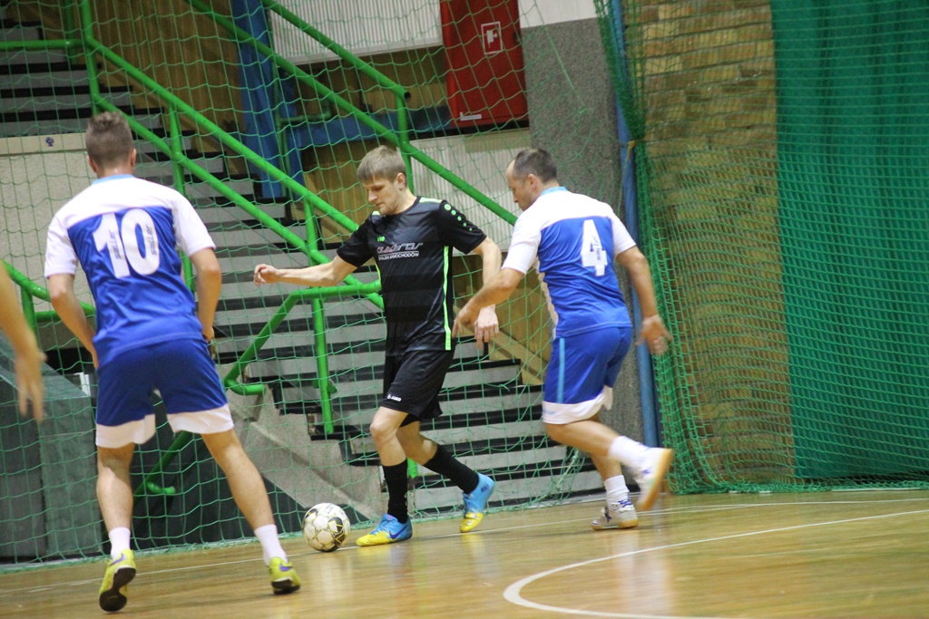 Legnicka Liga Halowa: Wielka czwórka nadal na prowadzeniu