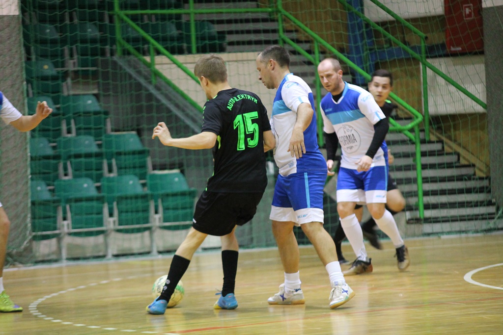 Legnicka Liga Halowa: Wielka czwórka nadal na prowadzeniu