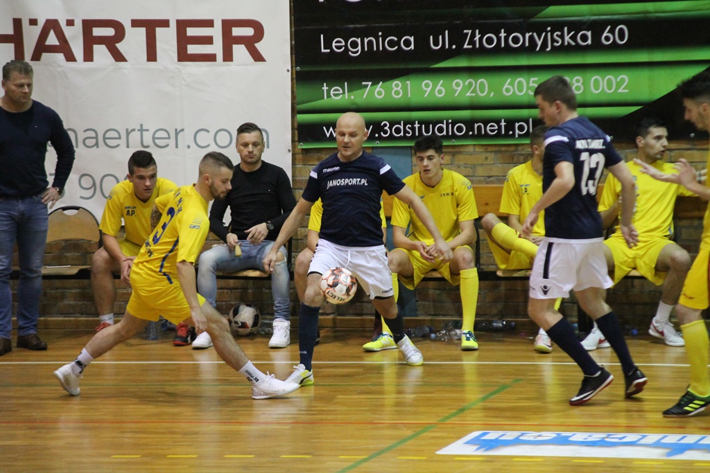 Legnicka Liga Halowa: Wielka czwórka nadal na prowadzeniu