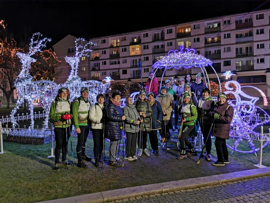 Przedświąteczny spacer Nordic Walking w bajkowej iluminacji
