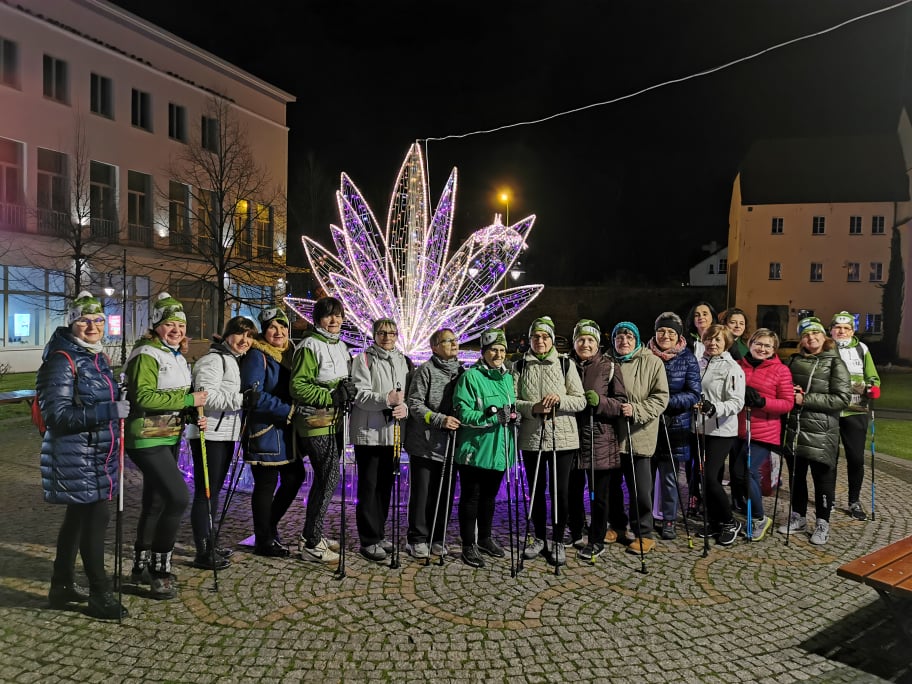 Przedświąteczny spacer Nordic Walking w bajkowej iluminacji